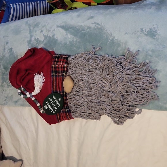 Red gnome door hanger - Picture 1 of 4